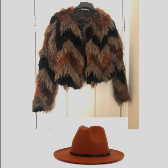 Accessories - Classic women’s wide brim fedora hat.